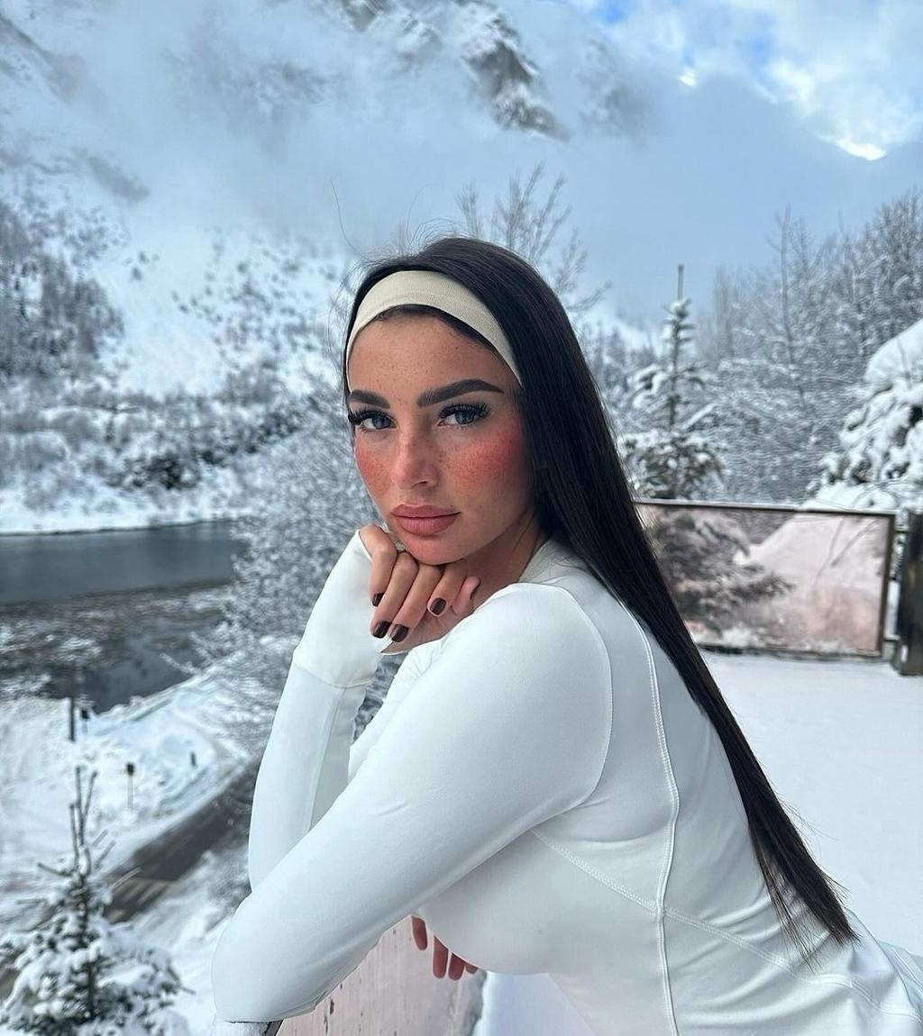 Миланка привлекательная девушка из Бодайбо цена от 7000 руб